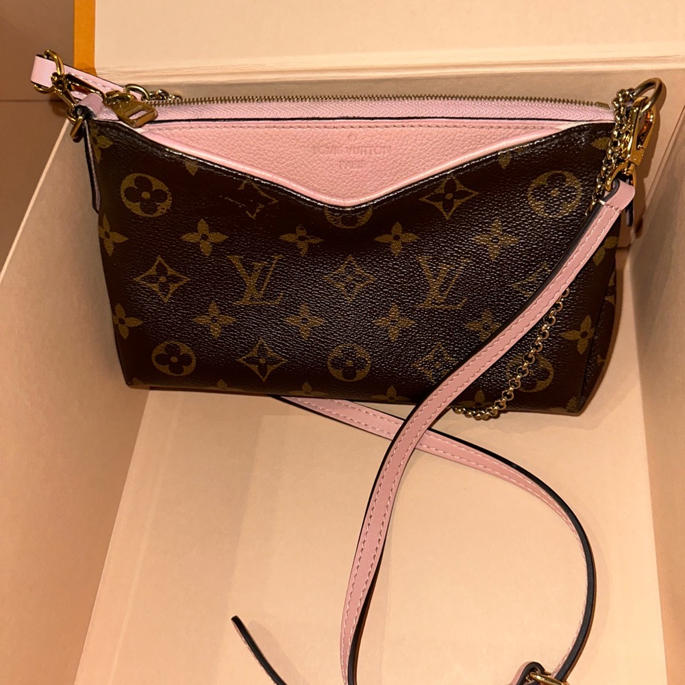 Louis Vuitton Pallas Clutch Pink